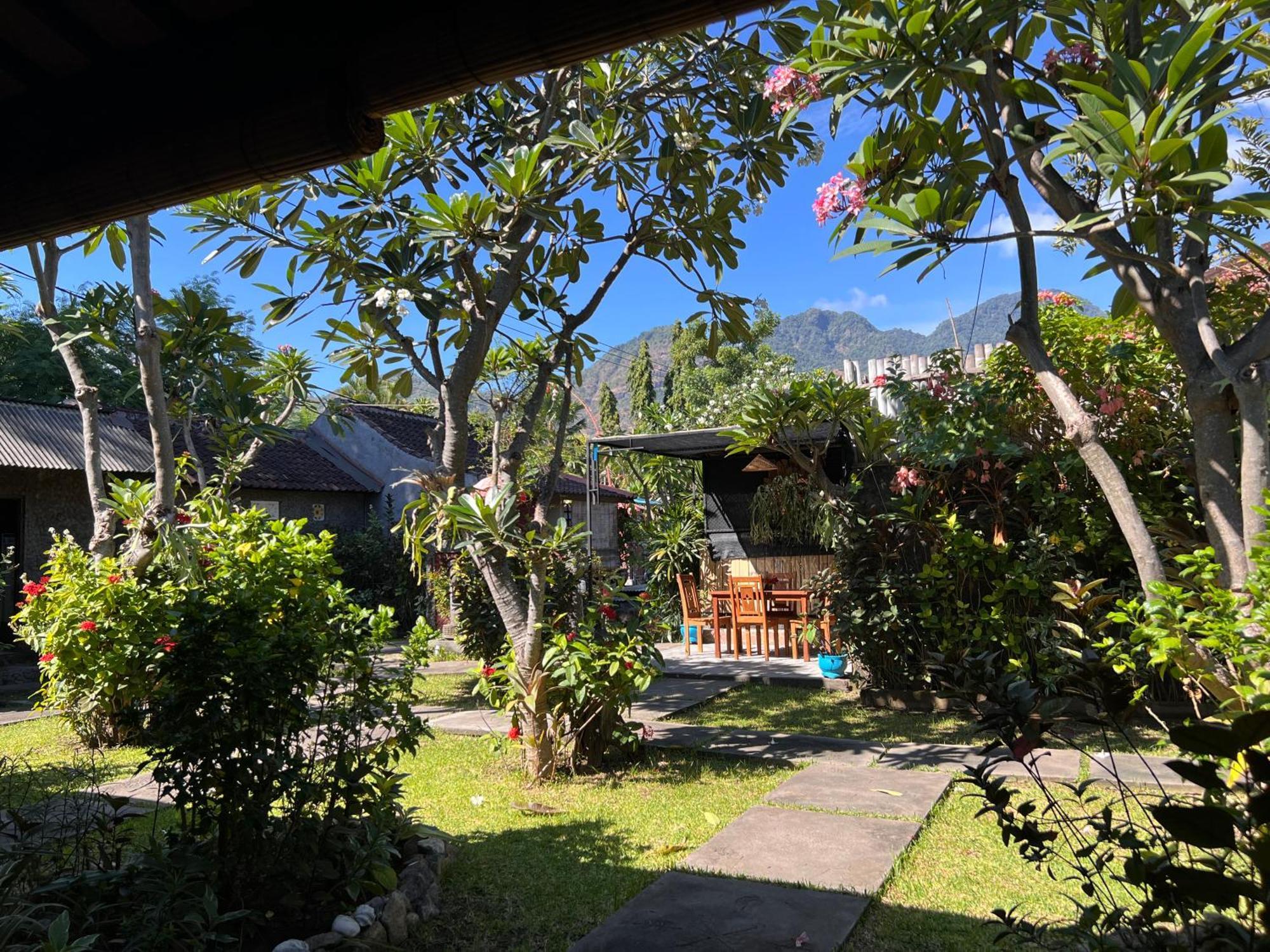 Pondok Shindu Guest House ペムテラン エクステリア 写真